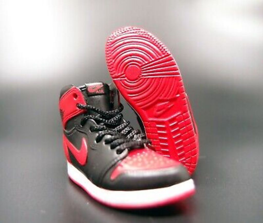 Picture of Nike Jordan 1 Retro Mini Figure